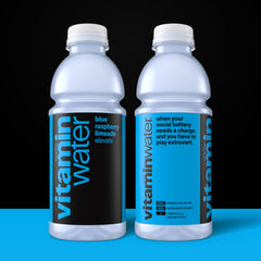 vitaminwater primer plano de etiqueta mostrando vitaminas y beneficios visibles