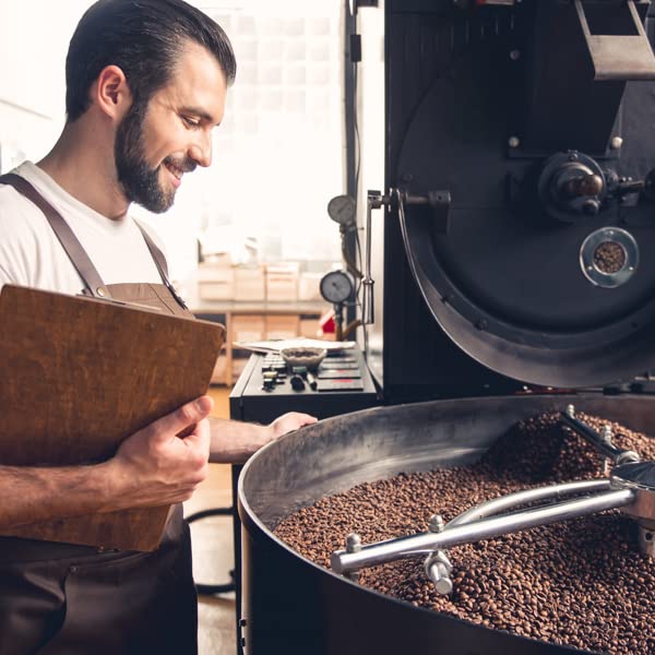 Volcanica prensa francesa con café preparado realzando notas frutales