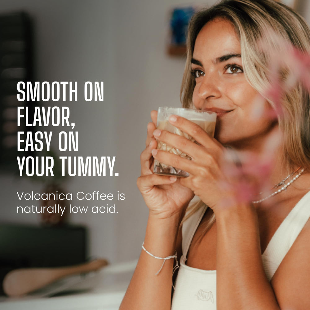 Volcanica café en uso en taza de expreso con cuerpo intenso