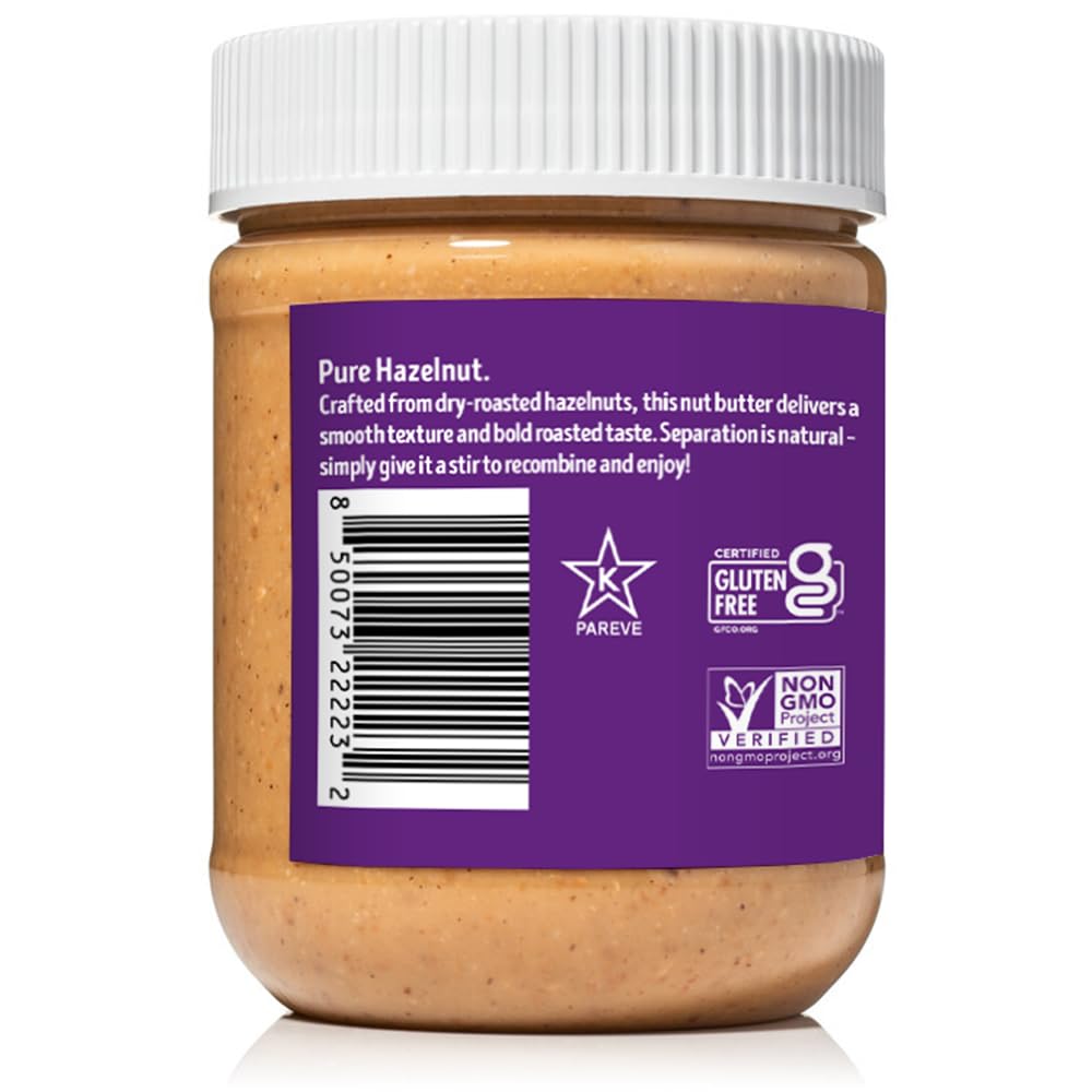 Vör hazelnut butter untada en tostada, ejemplo de snack saludable y sabroso