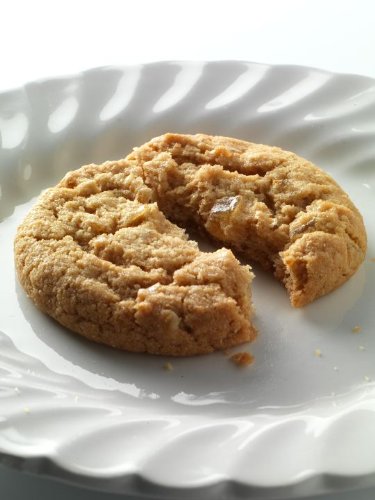 Walkers paquete abierto que muestra las galletas listas para servir y compartir