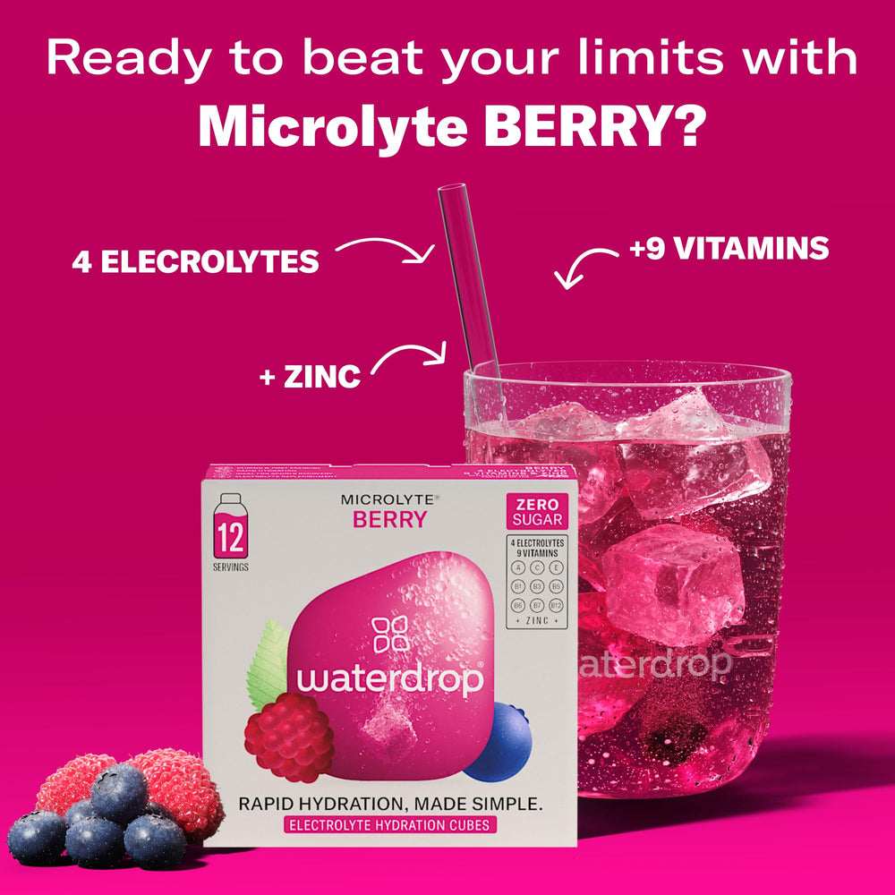 waterdrop MICRODRINK cubo en mano listo para añadir agua, facilita hidratación fuera de casa