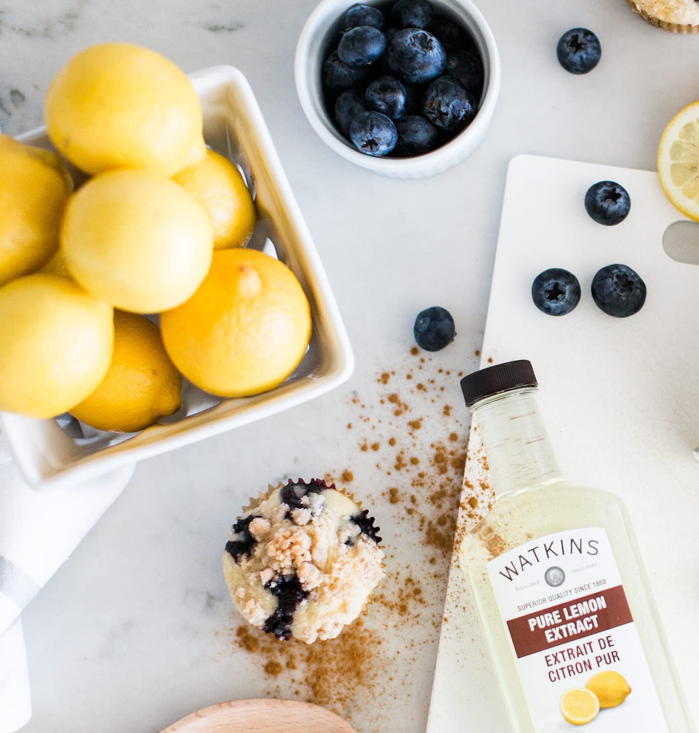 Watkins escena de desayuno con bebida aromatizada al limón