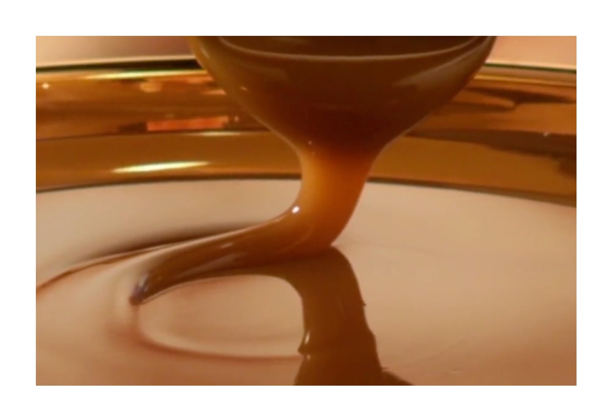 Werther's Original caramelo en mano para comparar tamaño y llevar portátilmente como ventaja práctica