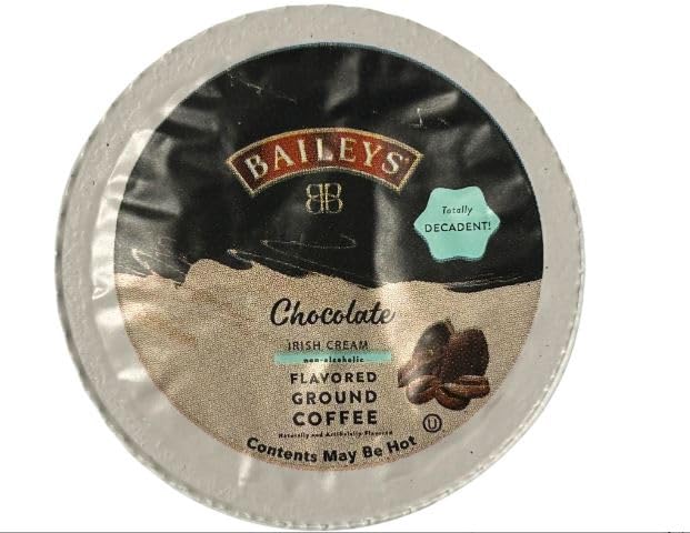 White Coffee cápsula en mano para ver tamaño y facilidad de uso