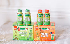 White House primer plano de eneldo y textura del jugo destacando ingredientes reales