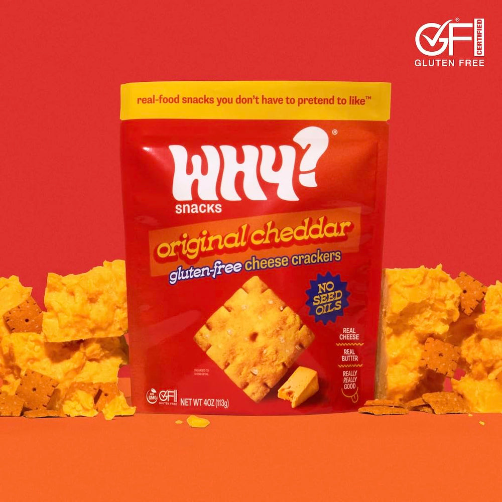 WHY? SNACKS galletas en mano para comparar tamaño y porción