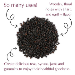 Worldwide Botanicals bayas en olla cocinándose para jarabe casero aromático