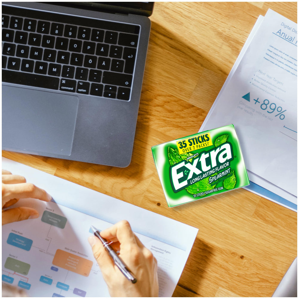 WRIGLEY'S EXTRA en escritorio de oficina, ideal para pausas laborales