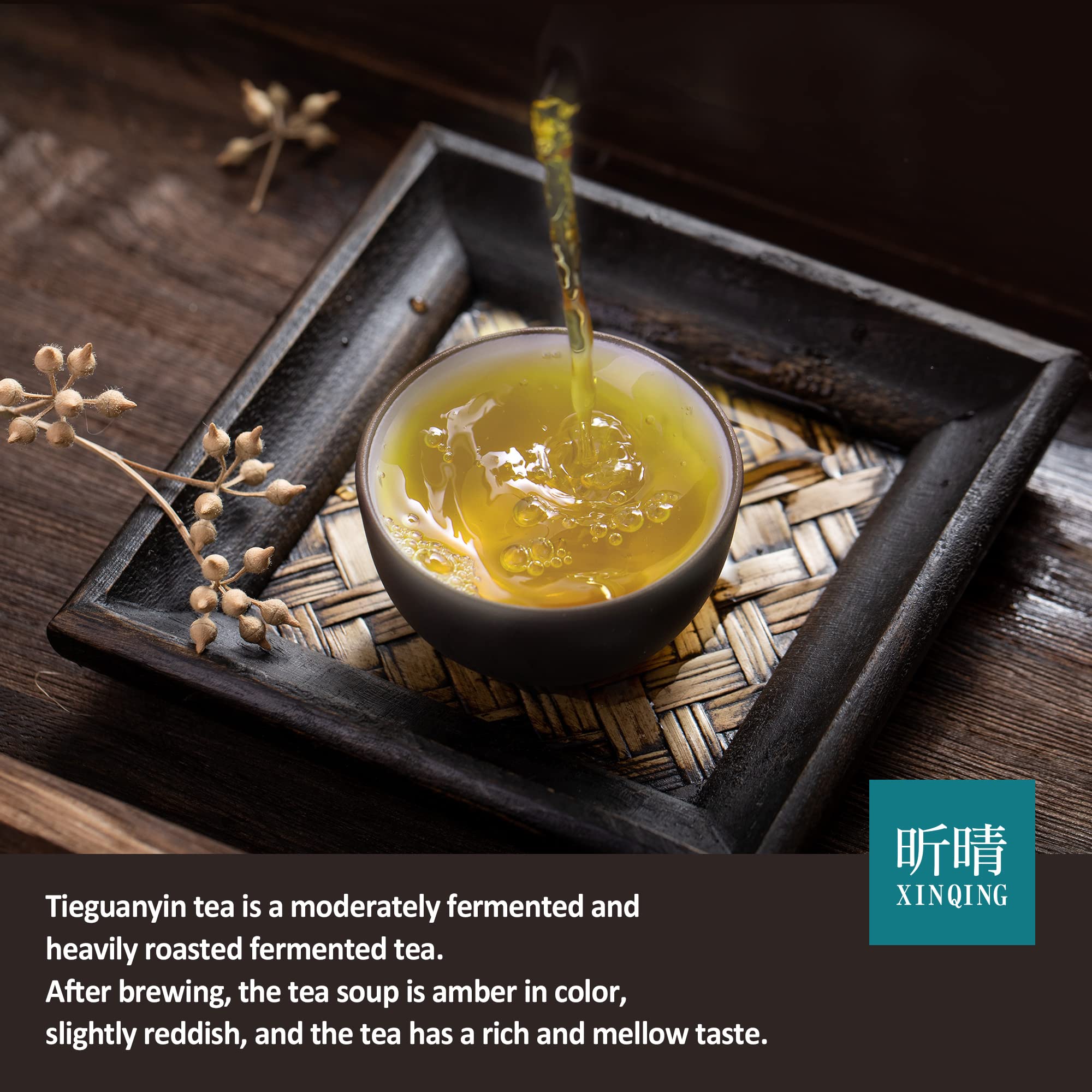 XINQING taza con infusión ámbar, muestra cuerpo y claridad del té