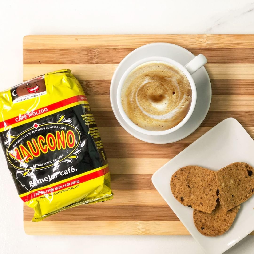 Yaucono taza servida en ambiente hogareño, transmite sabor equilibrado