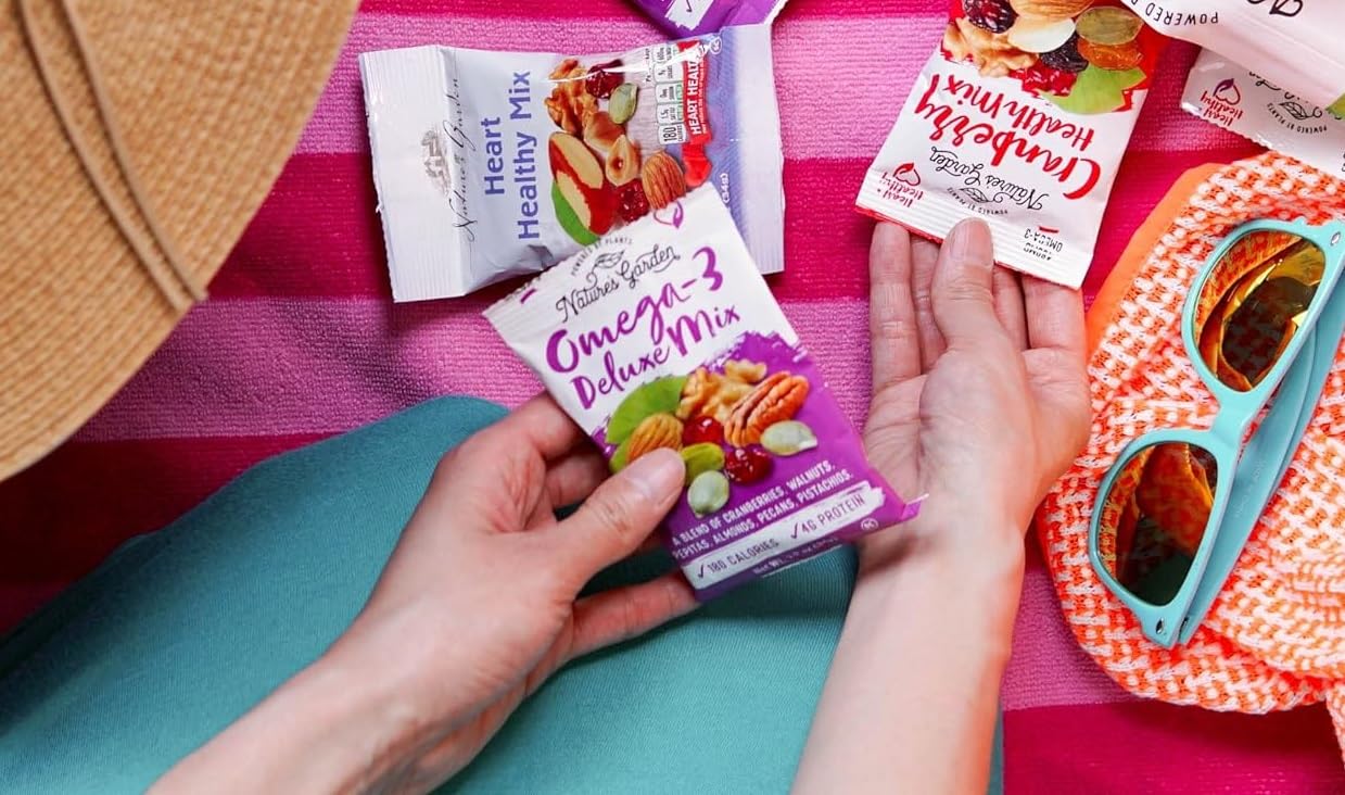 YESY mezcla trail mix abierta con frutos secos y frutas secas visibles