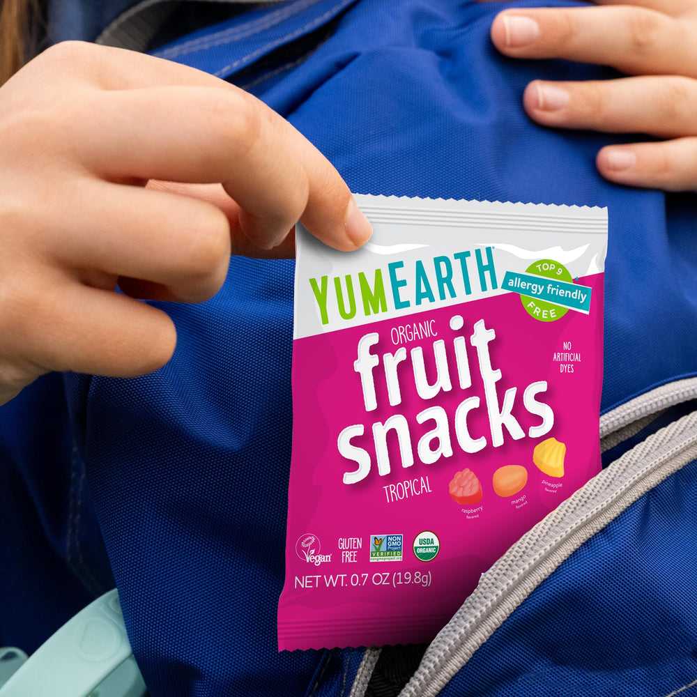 YumEarth tres sabores (piña, frambuesa, mango) presentados juntos