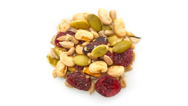 Yupik sobre ensalada fresca ilustrando uso como topping sabroso y nutritivo