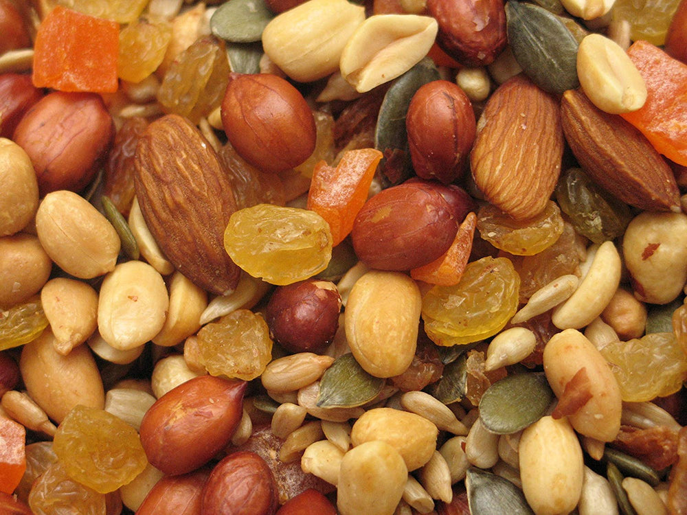 Yupik ingredientes dispuestos: almendras, cacahuates, semillas y frutas